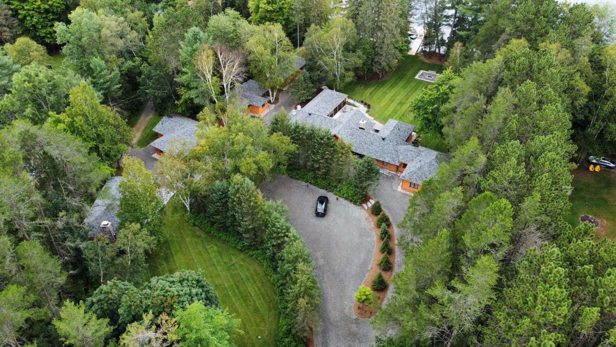 Отель Haliburton Post House Minden Экстерьер фото