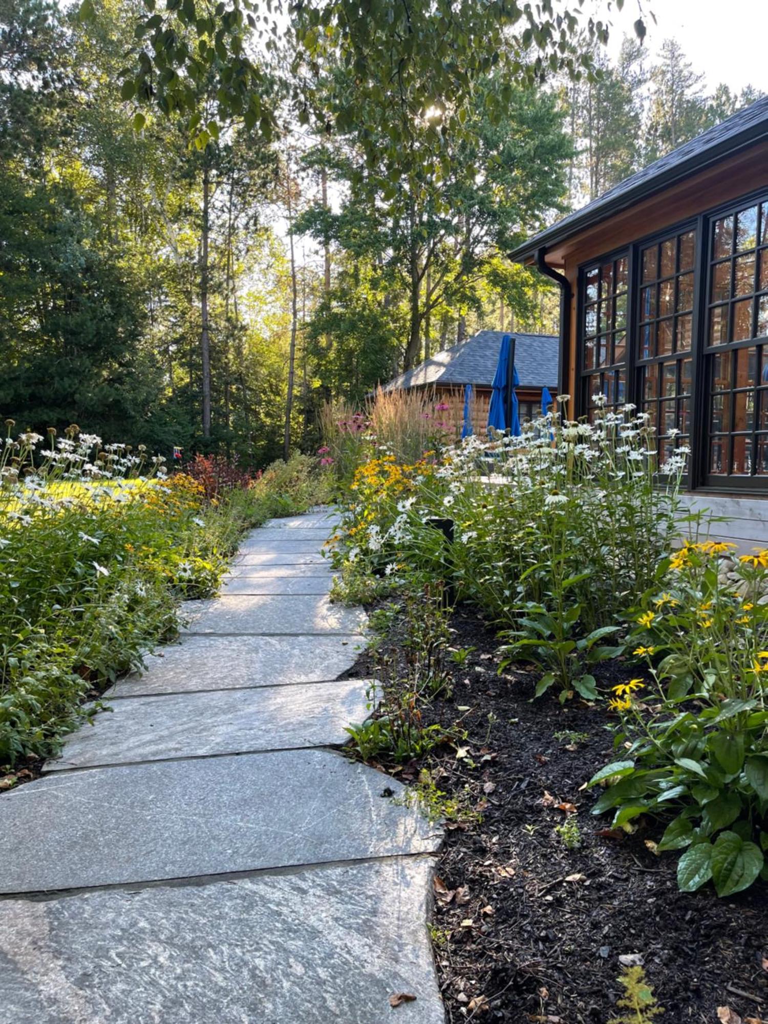Отель Haliburton Post House Minden Экстерьер фото