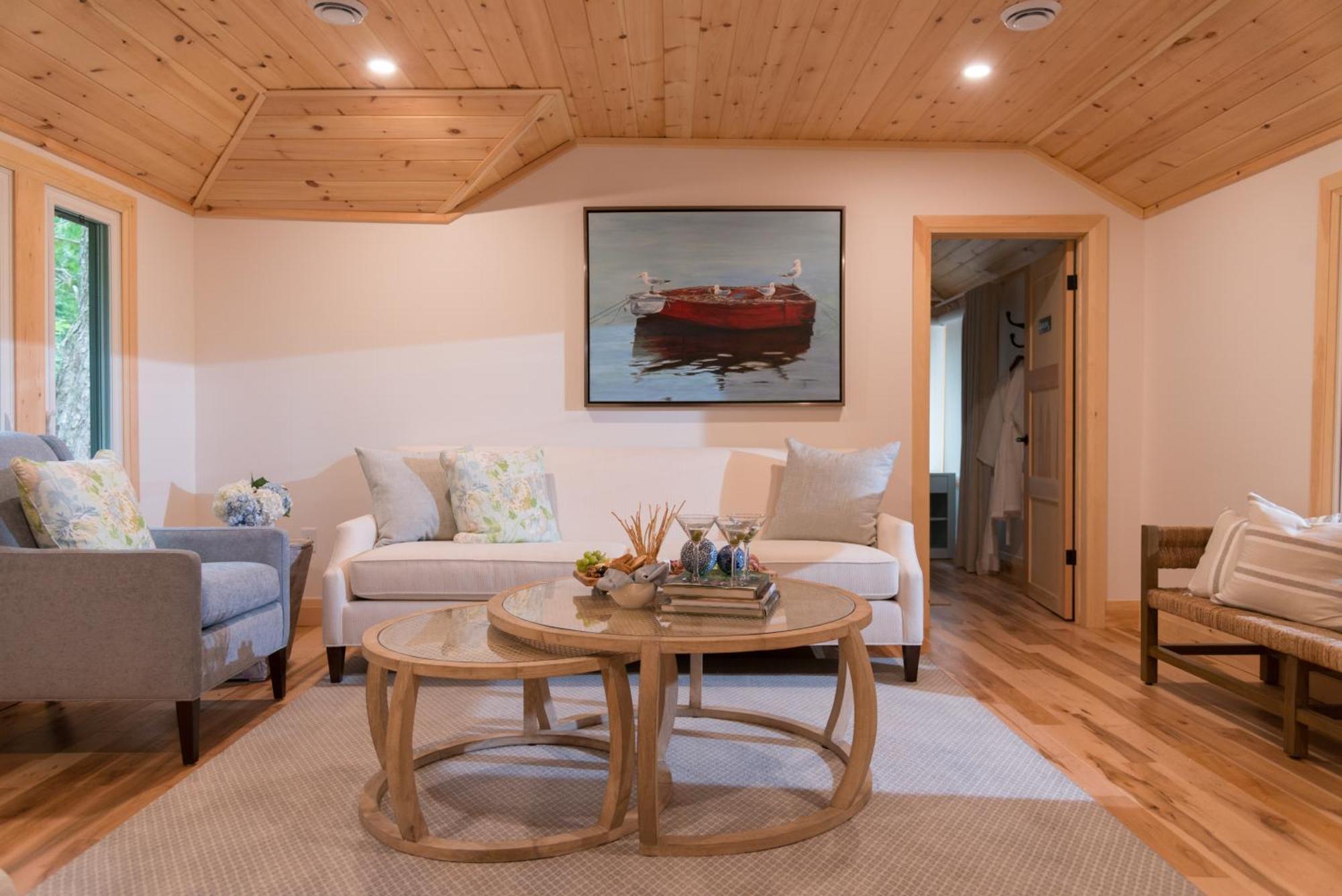 Отель Haliburton Post House Minden Экстерьер фото