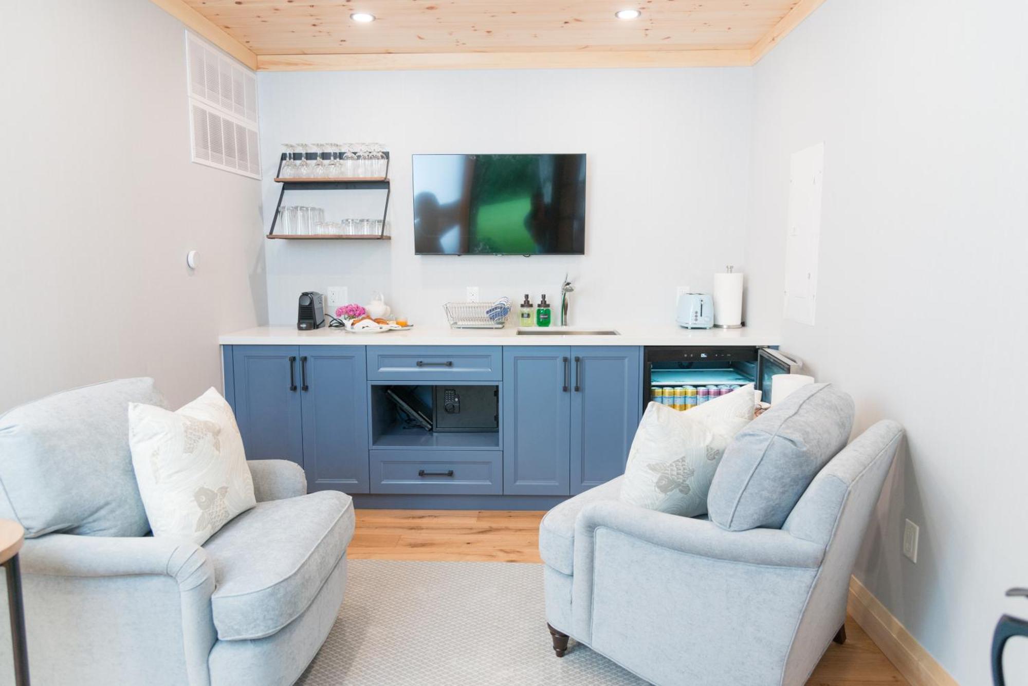 Отель Haliburton Post House Minden Экстерьер фото