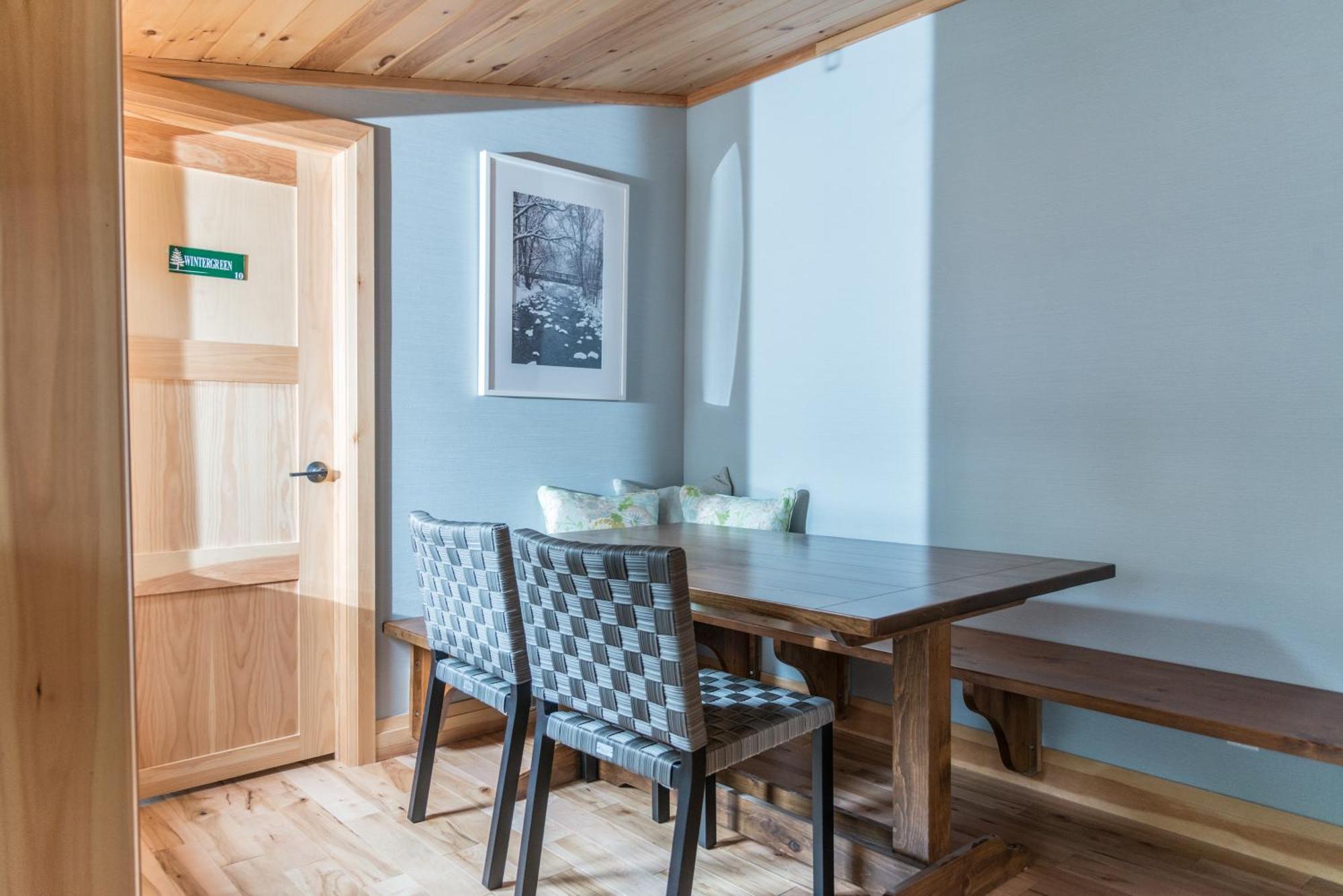 Отель Haliburton Post House Minden Экстерьер фото