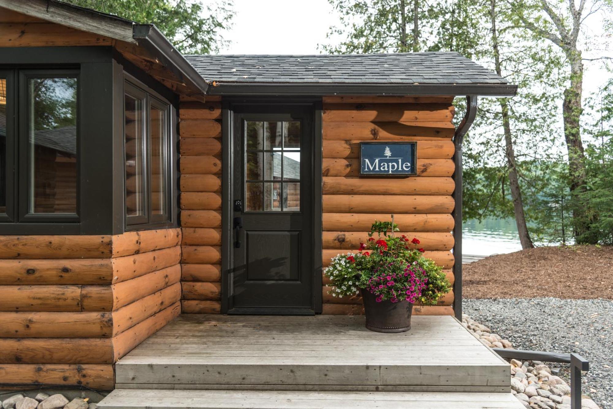 Отель Haliburton Post House Minden Экстерьер фото