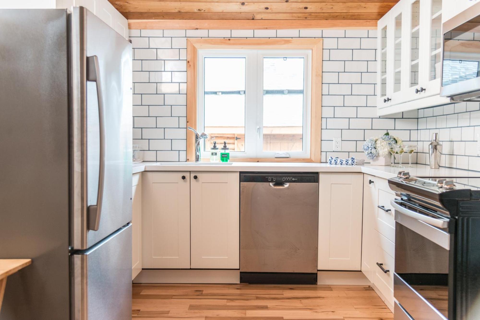 Отель Haliburton Post House Minden Экстерьер фото