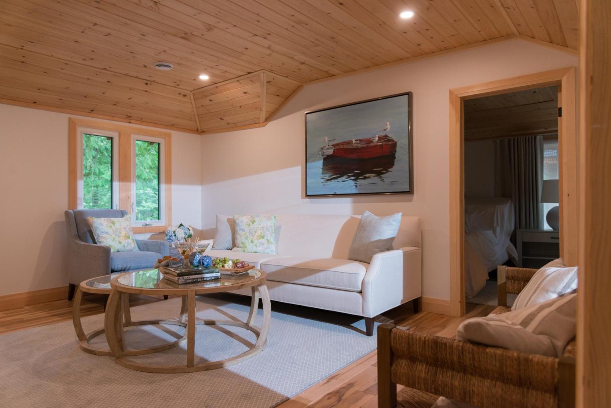 Отель Haliburton Post House Minden Экстерьер фото
