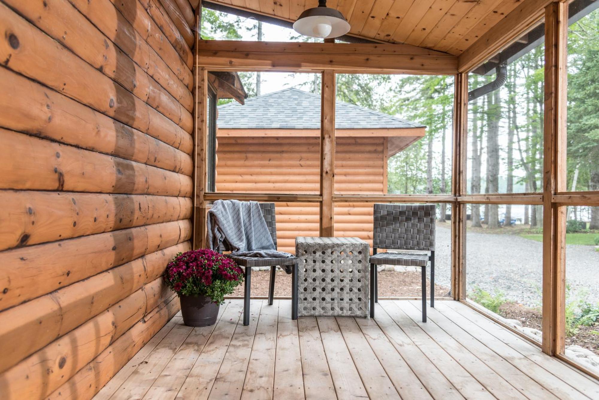 Отель Haliburton Post House Minden Экстерьер фото