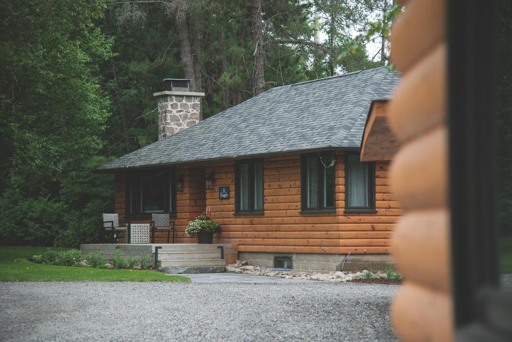 Отель Haliburton Post House Minden Экстерьер фото