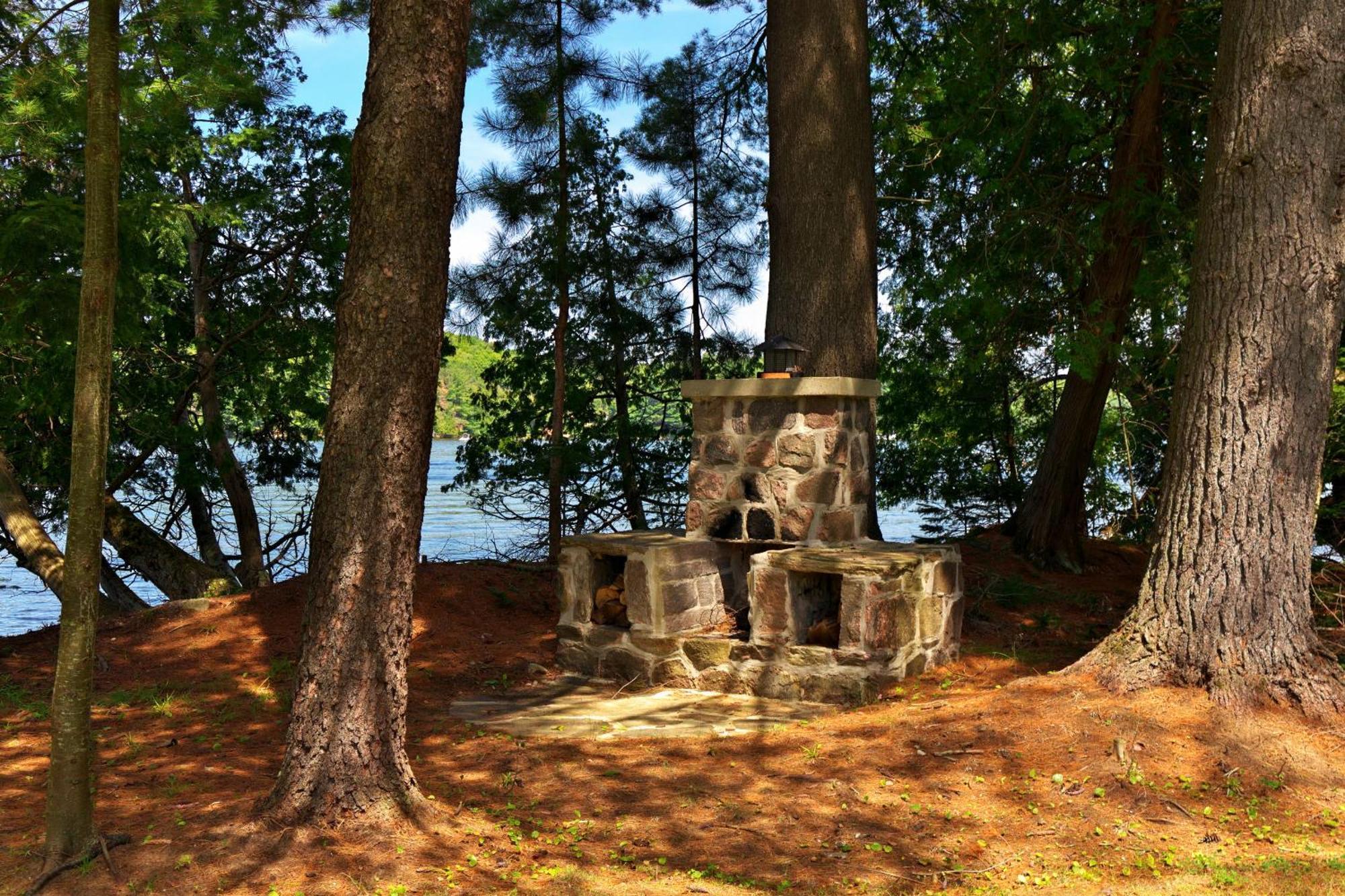 Отель Haliburton Post House Minden Экстерьер фото